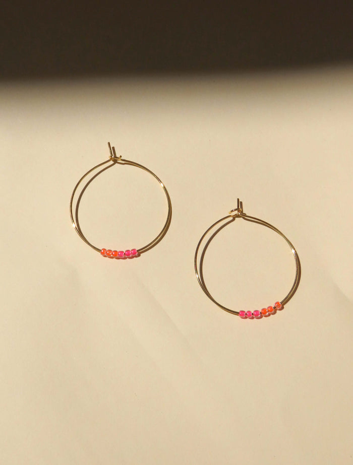 Hoops aus Edelstahl mit neon Toho Seed Perlen