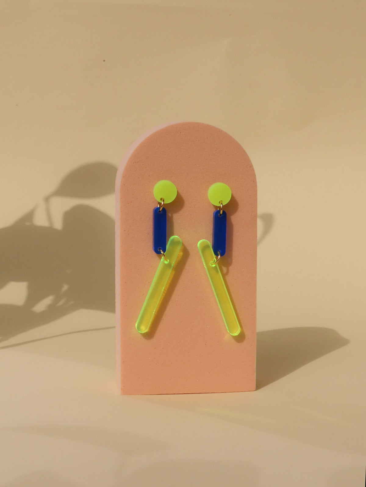 niemalsmehrohne x Kunstmuseum Basel Edition - neon lights Nr.3 - Ohrringe